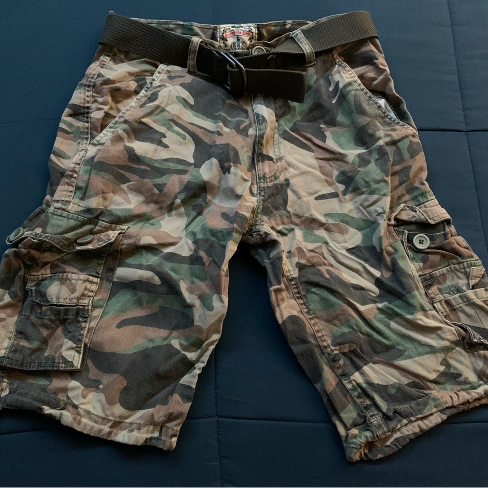 Beyond the Limit Cargo Shorts Size 30